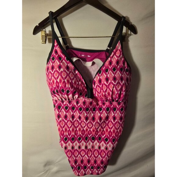 Free Country Womens Plus Size 2X Swimsuit Top Only Tankini Pink Built in Bra - Picture 1 of 3